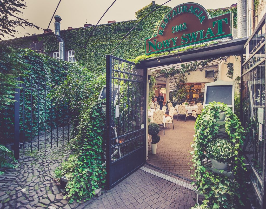 Wejście do Restauracji Nowy Świat w Bielsku-Białej