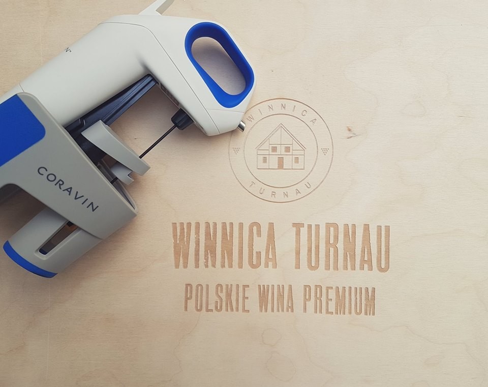 Urządzenie Coravin używane w Restauracji Nowy Świat System Coravin – Winnica Turnau w Restauracji Nowy Świat